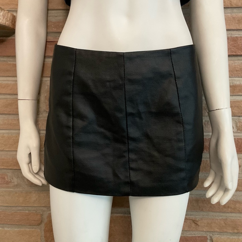 Pretty Little Thing Faux Leather Black Mini Skirt US Size 2 - Picture 2 of 9